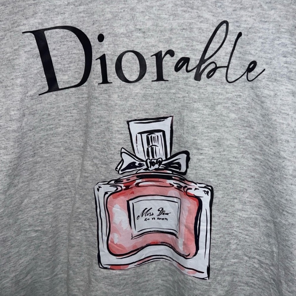 DIOR-ABLE PINK PERFUME POP ART//GRAY GILDAN SWEATSHIRT//SIZE LARGE//PINK & BLACK - Picture 2 of 5